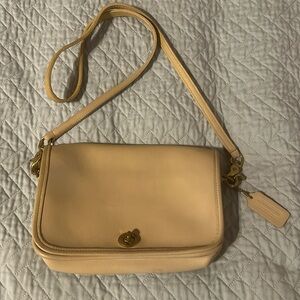 COACH Vintage Pocket Purse 9755 Bone Leather Turnlock Crossbody Shoulder Bag